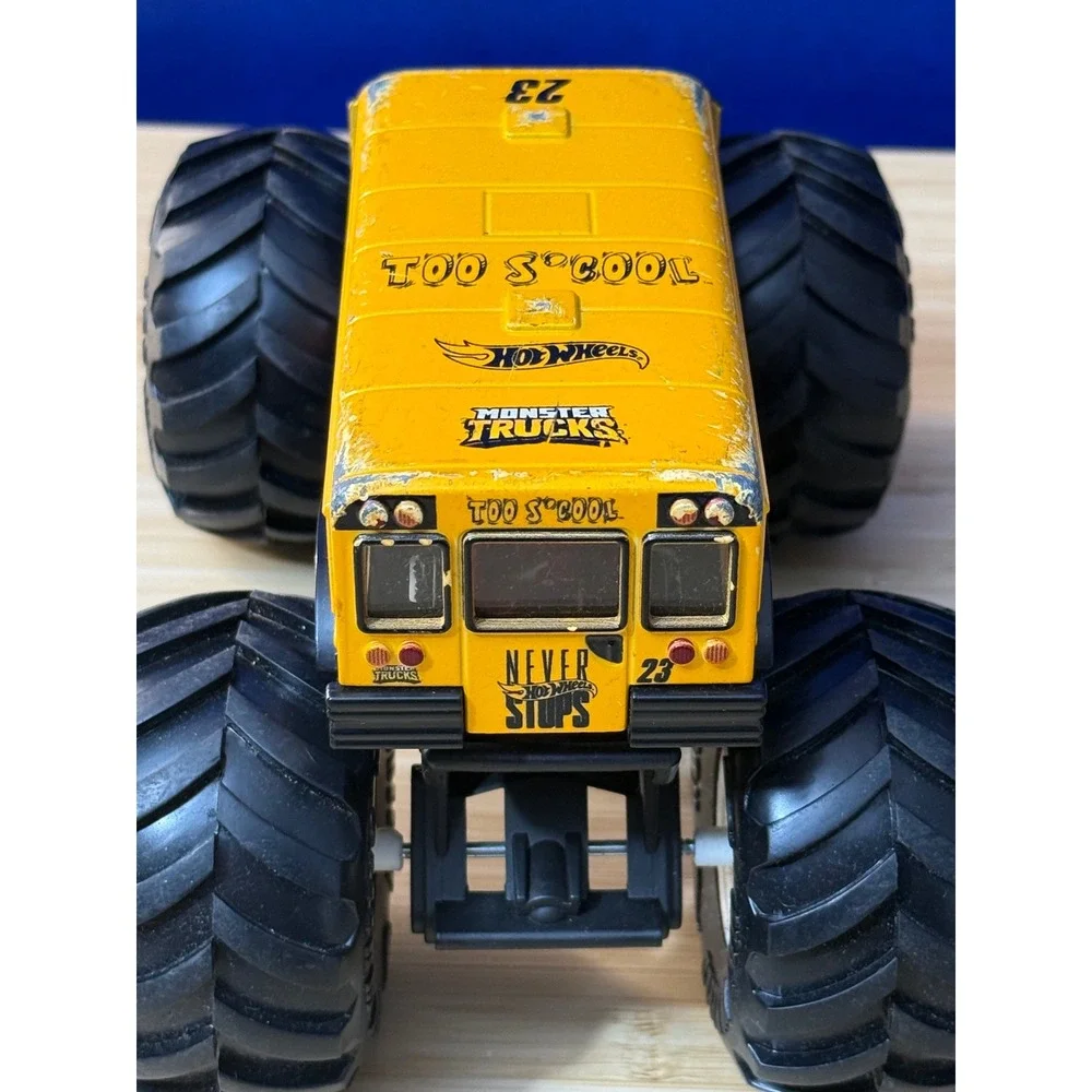 Hot Wheels Monster Truck Too S'cool Yellow School Bus 1:24 Scale Diecast Toy